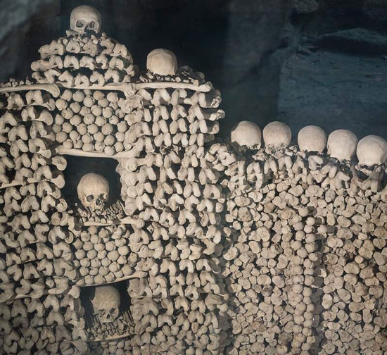 بناهای تاریخی که به جای آجر از جمجمه انسان ساخته شده اند بناهای تاریخی که به جای آجر از جمجمه انسان ساخته شده اند