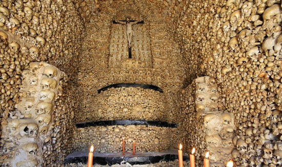 بناهای تاریخی که به جای آجر از جمجمه انسان ساخته شده اند بناهای تاریخی که به جای آجر از جمجمه انسان ساخته شده اند