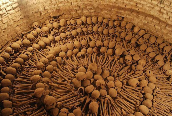 بناهای تاریخی که به جای آجر از جمجمه انسان ساخته شده اند بناهای تاریخی که به جای آجر از جمجمه انسان ساخته شده اند