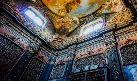 بناهای تاریخی که به جای آجر از جمجمه انسان ساخته شده اند بناهای تاریخی که به جای آجر از جمجمه انسان ساخته شده اند