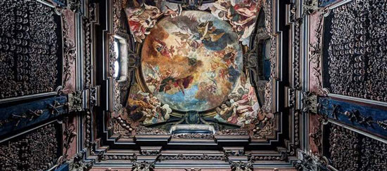 بناهای تاریخی که به جای آجر از جمجمه انسان ساخته شده اند بناهای تاریخی که به جای آجر از جمجمه انسان ساخته شده اند