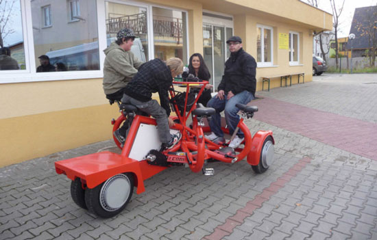 دوچرخه ای که میتواند 7 نفر را حمل کند + عکس دوچرخه ای که میتواند 7 نفر را حمل کند + عکس