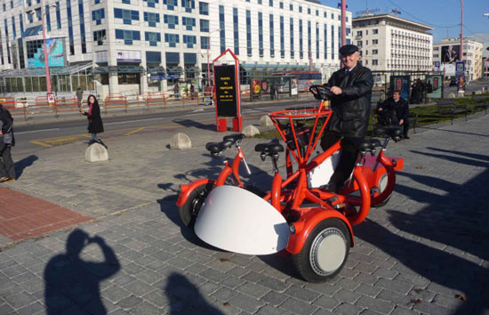 دوچرخه ای که میتواند 7 نفر را حمل کند + عکس دوچرخه ای که میتواند 7 نفر را حمل کند + عکس