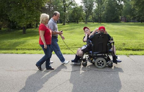 مردان دوقلو 63 ساله با یک بدن و 2 سر + عکس 18+ مردان دوقلو 63 ساله با یک بدن و 2 سر + عکس 18+