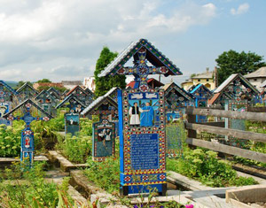 تاریخ و زمان وبگردی؛ قبرستان عجیب و غریب که در آن با شادی میمیرید! تاریخ و زمان وبگردی؛ قبرستان عجیب و غریب که در آن با شادی میمیرید!