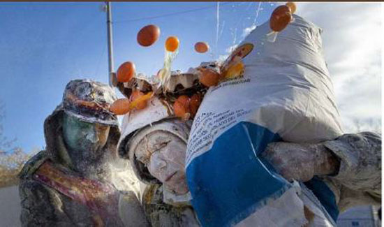 جشنواره جالب و دیدنی جنگ خونین با تخم مرغ در اسپانیا + عکس جشنواره جالب و دیدنی جنگ خونین با تخم مرغ در اسپانیا + عکس