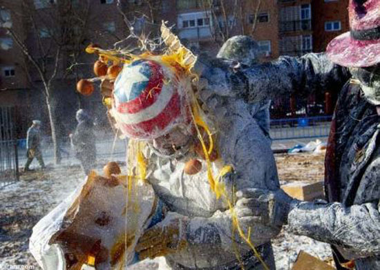 جشنواره جالب و دیدنی جنگ خونین با تخم مرغ در اسپانیا + عکس جشنواره جالب و دیدنی جنگ خونین با تخم مرغ در اسپانیا + عکس