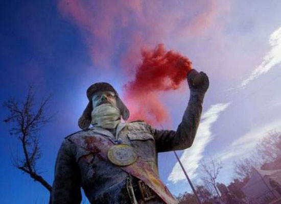 جشنواره جالب و دیدنی جنگ خونین با تخم مرغ در اسپانیا + عکس جشنواره جالب و دیدنی جنگ خونین با تخم مرغ در اسپانیا + عکس