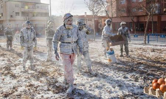 جشنواره جالب و دیدنی جنگ خونین با تخم مرغ در اسپانیا + عکس جشنواره جالب و دیدنی جنگ خونین با تخم مرغ در اسپانیا + عکس