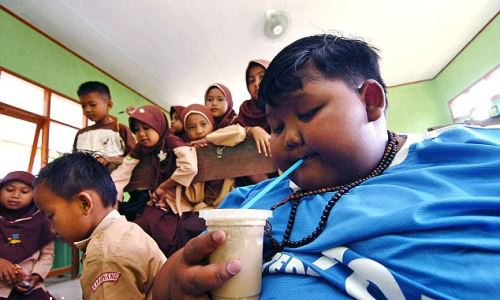 چاقی این پسر جوان و خطر ترکیدنش (عکس) چاقی این پسر جوان و خطر ترکیدنش (عکس)