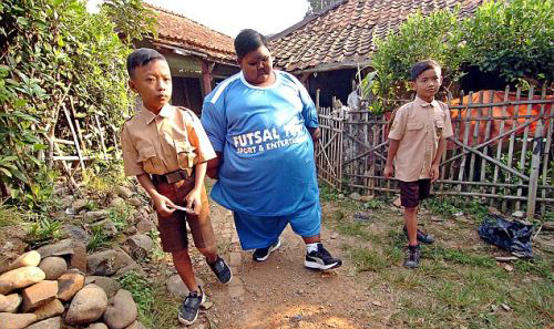 چاقی این پسر جوان و خطر ترکیدنش (عکس) چاقی این پسر جوان و خطر ترکیدنش (عکس)