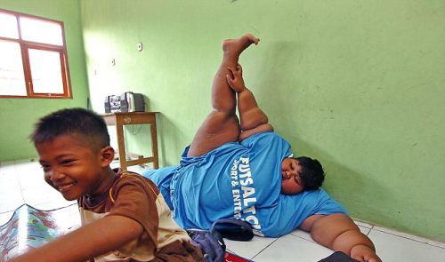 چاقی این پسر جوان و خطر ترکیدنش (عکس) چاقی این پسر جوان و خطر ترکیدنش (عکس)