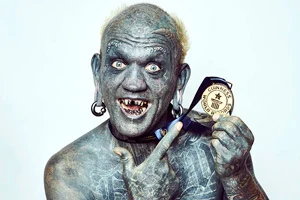 تاریخ و زمان وبگردی؛ این مرد بیشترین تتو جهان را روی بدن خود دارد!! تاریخ و زمان وبگردی؛ این مرد بیشترین تتو جهان را روی بدن خود دارد!!