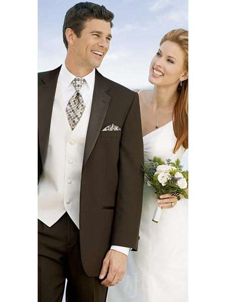 زمان و ساعت وبگردی؛ جدیدترین مدل های لباس دامادی 2010