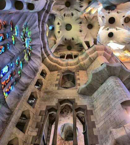 تاریخ و زمان وبگردی؛ بزرگترین و حیرت انگیزترین کلیسای جهان