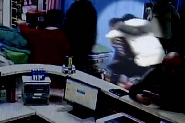 زنده شدن عجیب این زن جوان بعد از 72 ساعت (عکس) زنده شدن عجیب این زن جوان بعد از 72 ساعت (عکس)