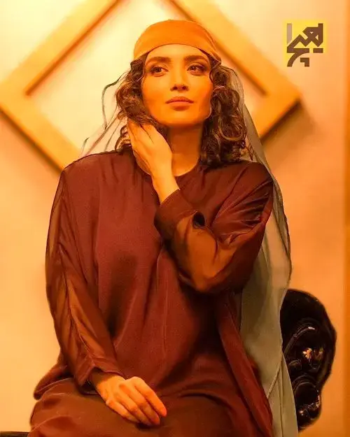 عکس آنلاین | آرایش ساده و شیک به سبک بهنوش طباطبایی سال ۱۴۰۴ عکس آنلاین | آرایش ساده و شیک به سبک بهنوش طباطبایی سال ۱۴۰۴