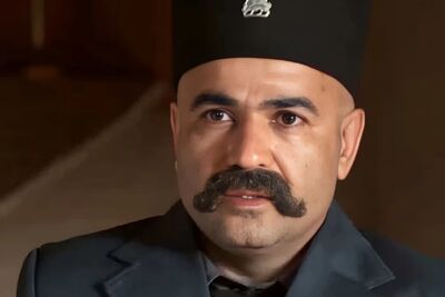 نگاه روز |چاوش خان تفنگچی مهربان سریال گیلدخت، در آغوش مادرش با تیپ و استایل امروزی