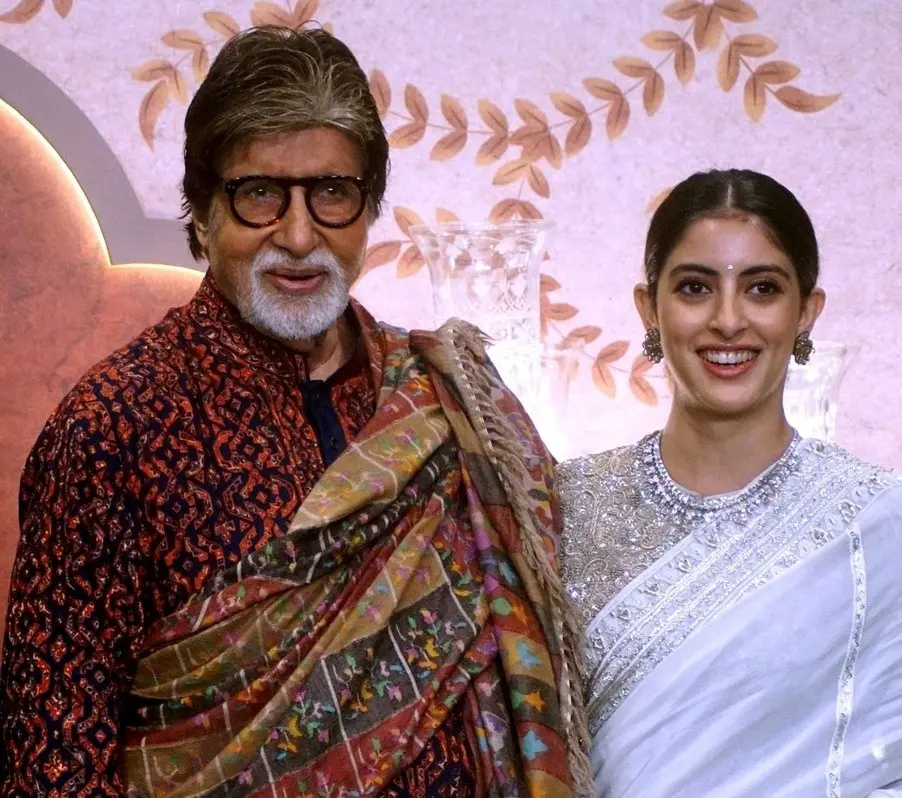 🔥تاریخ وبگردی | تغییر چهره «آمیتا باچان» با دخترش در 83 سالگی