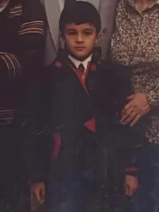 عکس داغ امروز | عکس از چهره بانمک امیر جدیدی در کودکی کنار خانواده