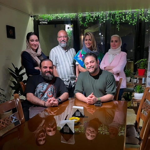 عکس آنلاین | عکس لورفته از مهمانی دورهمی بهاره افشاری، بابک جهانبخش و همسرش سال ۱۴۰۴