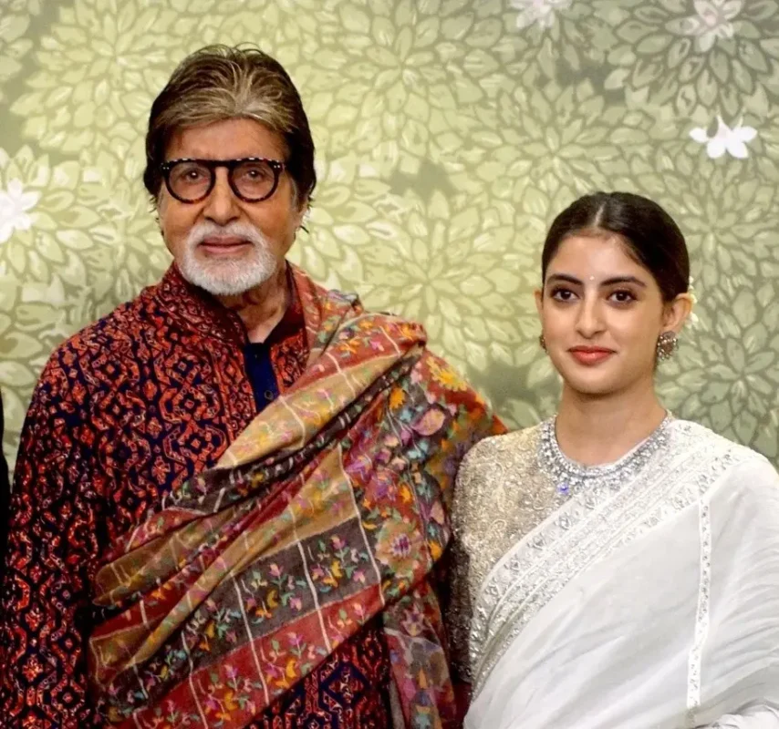 🔥تاریخ وبگردی | تغییر چهره «آمیتا باچان» با دخترش در 83 سالگی