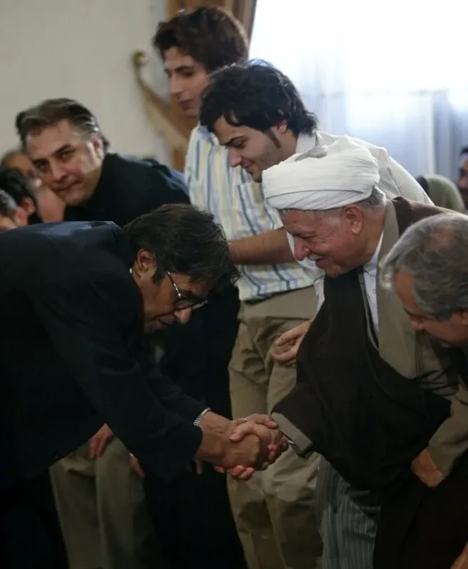 قاب روز | عکس قدیمی خسرو شکیبایی در حال خوش و بش با هاشمی رفسنجانی سال 84 قاب روز | عکس قدیمی خسرو شکیبایی در حال خوش و بش با هاشمی رفسنجانی سال 84