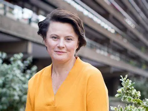 🔥تاریخ وبگردی | بیوگرافی مونیکا دولان و زندگی خصوصی، عکس‌های شخصی 