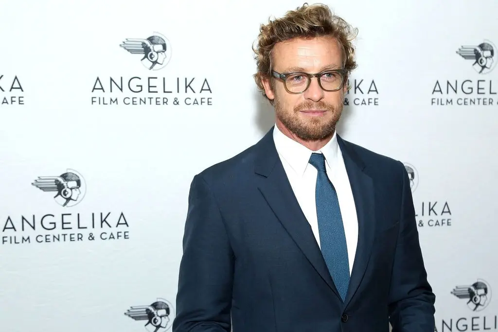 قاب روز ؛ زندگی خصوصی، عکسهای شخصی سایمون بیکر و بیوگرافی قاب روز ؛ زندگی خصوصی، عکسهای شخصی سایمون بیکر و بیوگرافی