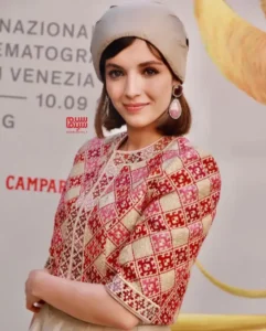 نگاه روز | بیوگرافی مهسا حجازی و استایل‌ سر تا پا مشکی اما جذاب