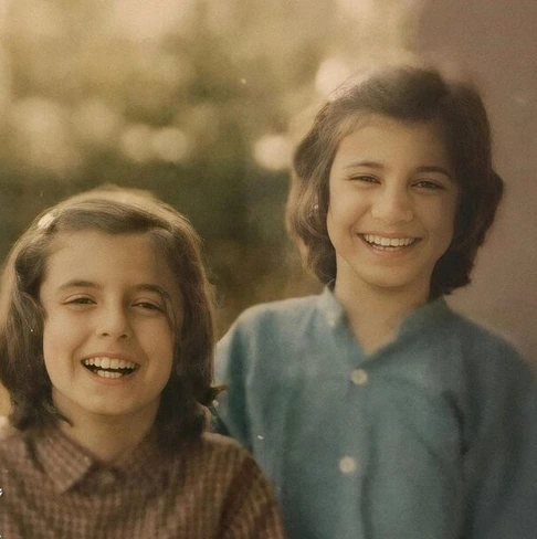 🔥تاریخ وبگردی | عکس دیدنی از کودکی لیلی رشیدی و لیلا حاتمی 🔥تاریخ وبگردی | عکس دیدنی از کودکی لیلی رشیدی و لیلا حاتمی