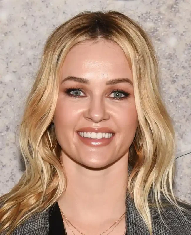 🔥تاریخ وبگردی | زندگی خصوصی، عکس‌های شخصی امبر چایلدرز و بیوگرافی