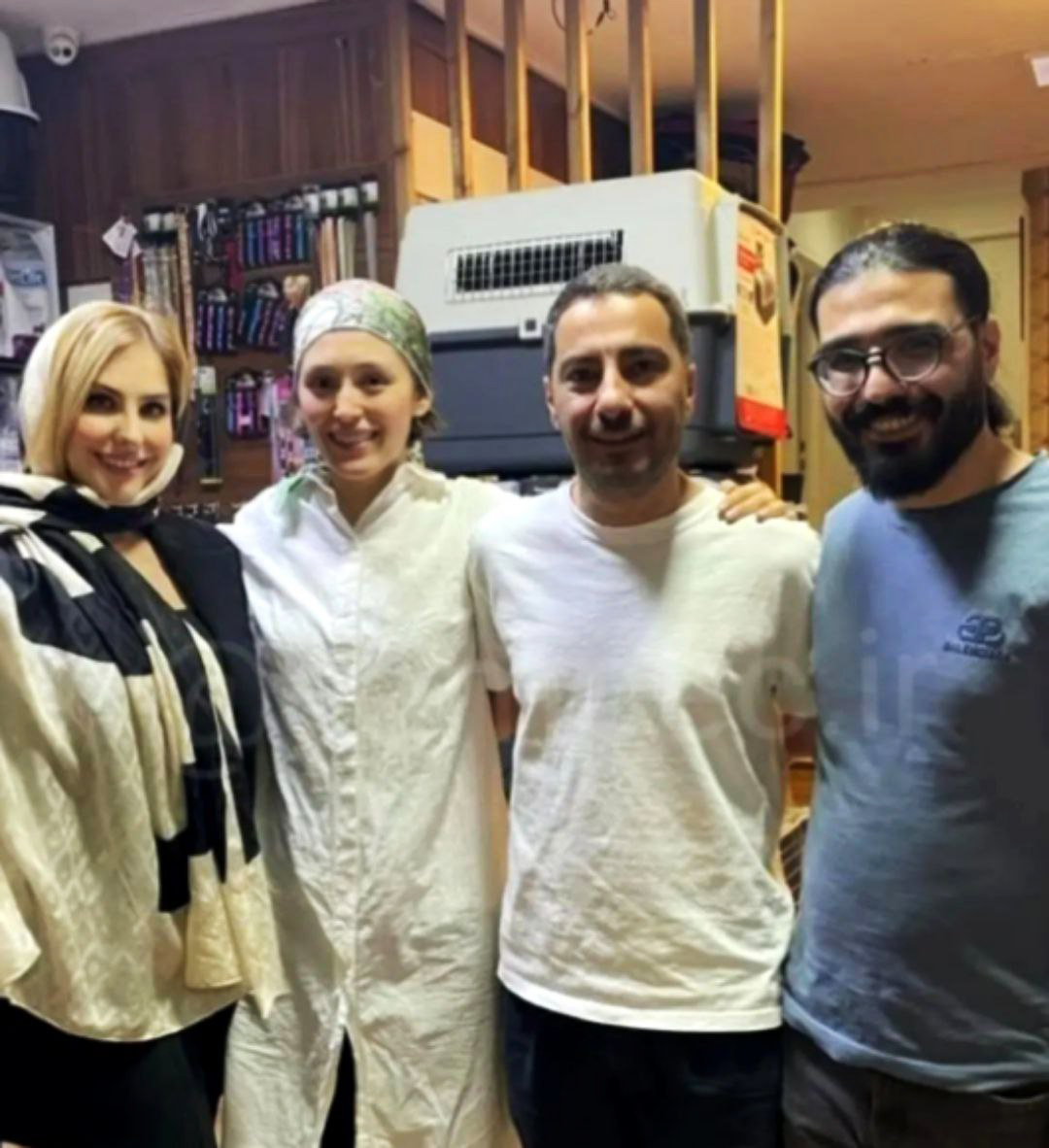 نگاه روز |نوید محمدزاده با استایل متفاوت در یک دورهمی خانوادگی نگاه روز |نوید محمدزاده با استایل متفاوت در یک دورهمی خانوادگی