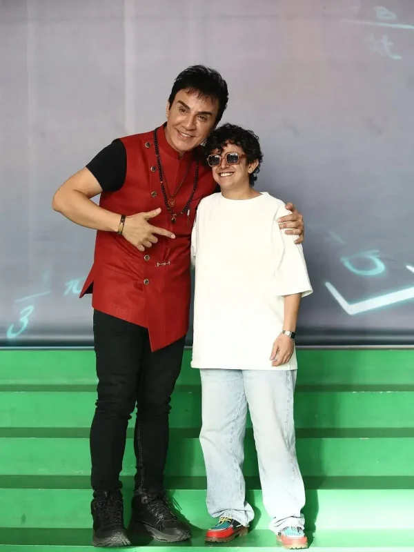 عکس آنلاین | عمو پورنگ و امیرمحمد بعد از 24 سال سال ۱۴۰۴ عکس آنلاین | عمو پورنگ و امیرمحمد بعد از 24 سال سال ۱۴۰۴