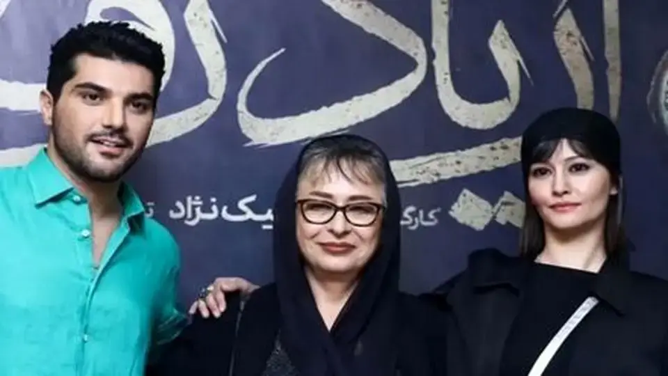 عکس جدید | دستبوسی آزیتا حاجیان توسط سینا مهراد عکس جدید | دستبوسی آزیتا حاجیان توسط سینا مهراد