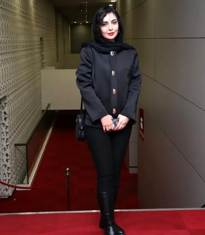 عکس آنلاین | سبک پوشش مهشید جوادی بازیگر بچه مهندس سال ۱۴۰۴