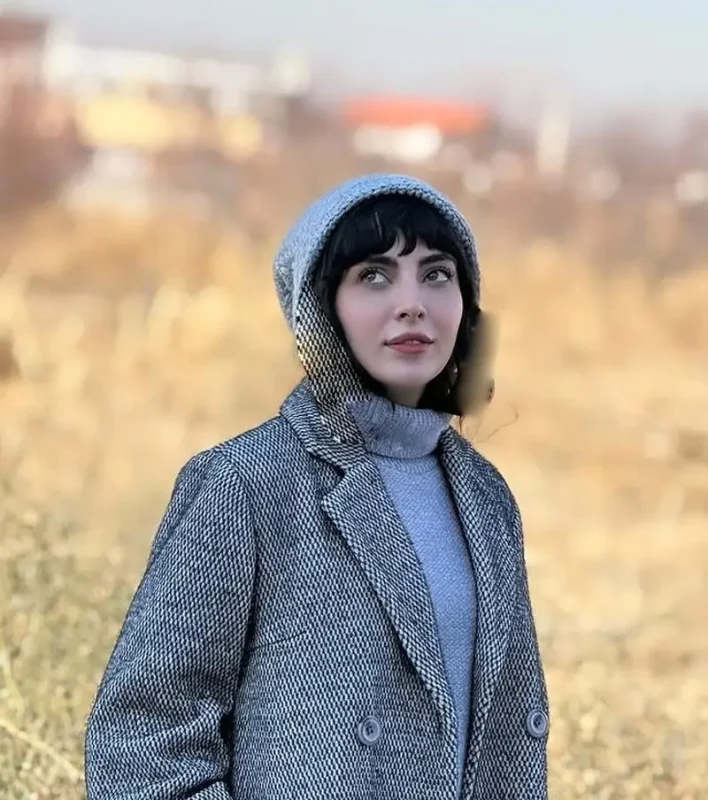 🔥تاریخ وبگردی | سبک پوشش مهشید جوادی بازیگر بچه مهندس 🔥تاریخ وبگردی | سبک پوشش مهشید جوادی بازیگر بچه مهندس