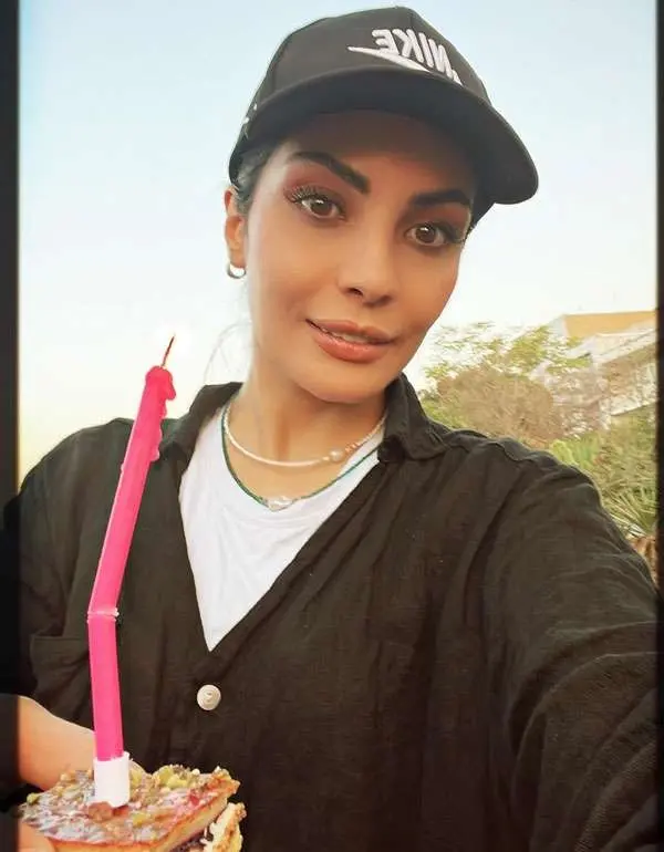 عکس آنلاین | صحرا اسداللهی در ۳۳ سالگی اش میان یک خیابان سال ۱۴۰۴