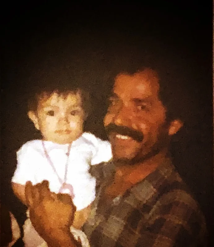 🔥تاریخ وبگردی | عکس کودکی عباس جمشیدی فر «عمو کریم» سریال بچه مهندس و در آغوش پدرش 🔥تاریخ وبگردی | عکس کودکی عباس جمشیدی فر «عمو کریم» سریال بچه مهندس و در آغوش پدرش