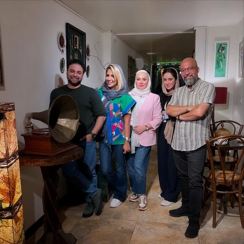 عکس آنلاین | عکس لورفته از مهمانی دورهمی بهاره افشاری، بابک جهانبخش و همسرش سال ۱۴۰۴