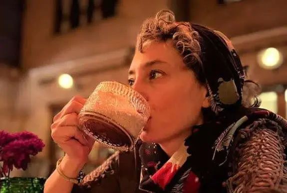 عکس جدید | پست شبانه و احساسی سحر ولدبیگی در خانه قدیمی پدری 