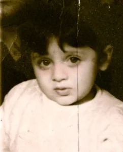 عکس داغ امروز | عکس قدیمی طاهره دختر محمود نقاش سریال پایتخت 6 در کودکی دهه 70 عکس داغ امروز | عکس قدیمی طاهره دختر محمود نقاش سریال پایتخت 6 در کودکی دهه 70