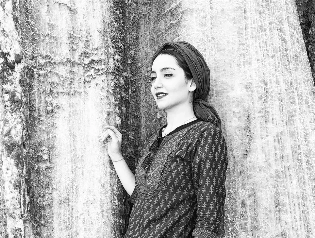 🔥تاریخ وبگردی | تغییر چهره «ساناز» با بازی نازنین بیاتی فیلم دینامیت در 29 سالگی 🔥تاریخ وبگردی | تغییر چهره «ساناز» با بازی نازنین بیاتی فیلم دینامیت در 29 سالگی