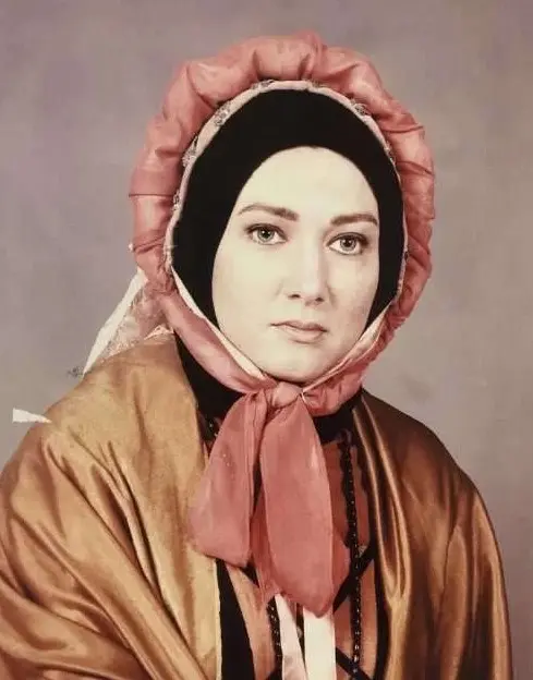 عکس آنلاین | چهره جدید فریبا متخصص که خیلی جوان تر شده سال ۱۴۰۴