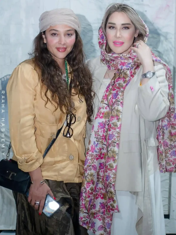 عکس آنلاین | استایل متفاوت و دیدنی سارا منجزیپور و آناهیتا درگاهی در رویداد هنری سال ۱۴۰۴ عکس آنلاین | استایل متفاوت و دیدنی سارا منجزیپور و آناهیتا درگاهی در رویداد هنری سال ۱۴۰۴