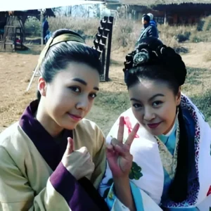 عکس | سفر در زمان ؛بانو یومیول و مودونگ در پشت صحنه سریال جومونگ سال 1384