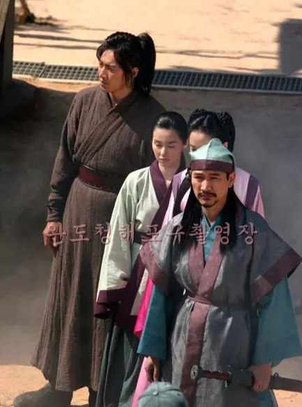 🔥تاریخ وبگردی |عکس سونگ ایل گوک بازیگر نقش «جومونگ» در پشت صحنه سکانس نبرد با سول تک 🔥تاریخ وبگردی |عکس سونگ ایل گوک بازیگر نقش «جومونگ» در پشت صحنه سکانس نبرد با سول تک