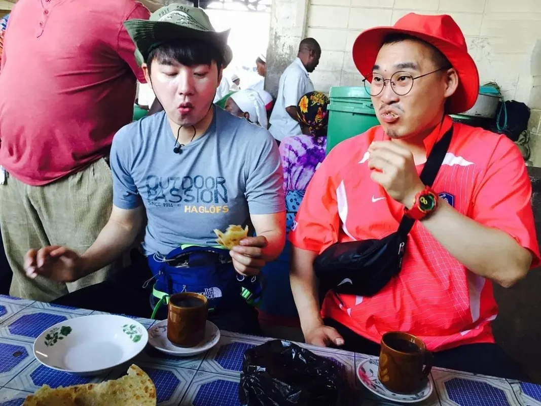 🔥تاریخ وبگردی |عکس شاهزاده تسو سریال جومونگ در حال غذا خوردن در آفریقا 🔥تاریخ وبگردی |عکس شاهزاده تسو سریال جومونگ در حال غذا خوردن در آفریقا