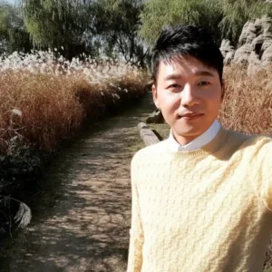 نگاه روز |عکس از چهره متفاوت از کیم سونگ سو ، بازیگر نقش «تسو» سریال جومونگ خارج از قاب تلویزیون