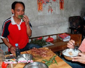 تاریخ و زمان وبگردی؛ مردی که فقط با اشتیاق علف میخورد!! تاریخ و زمان وبگردی؛ مردی که فقط با اشتیاق علف میخورد!!